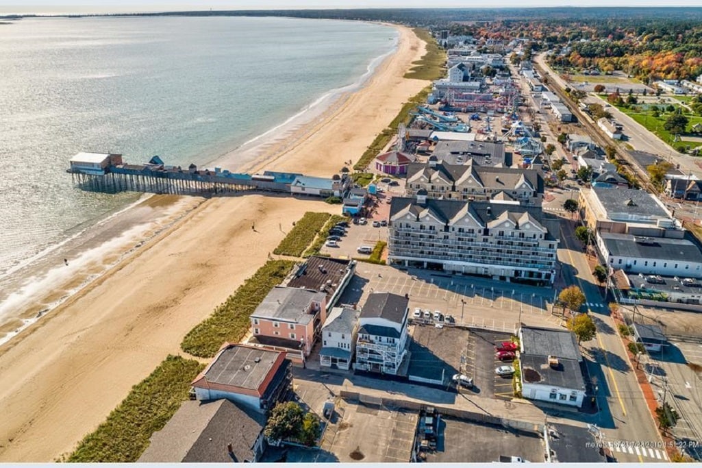 Building Photo - 1 E Grand Ave