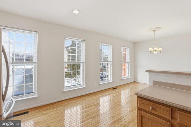 Building Photo - 6177 Derring St