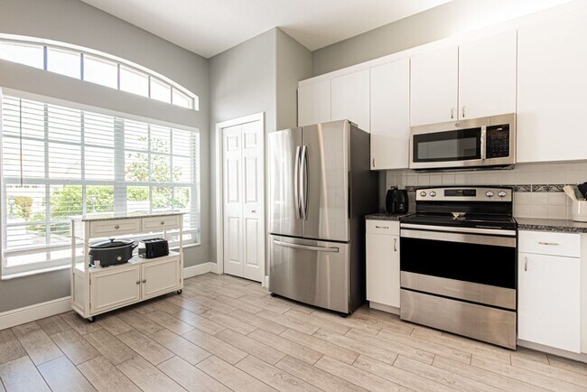 Building Photo - Beautiful 2-Bed Home, Dog Friendly & Resort-Style Amenities – Available for Annual Rental!