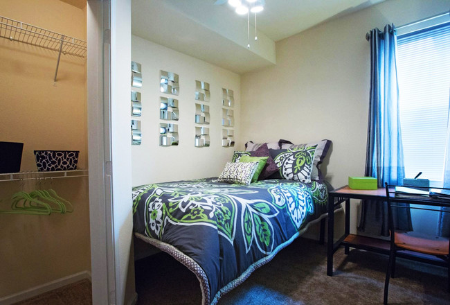 Fully Furnished Bedrooms - Avery Fresno