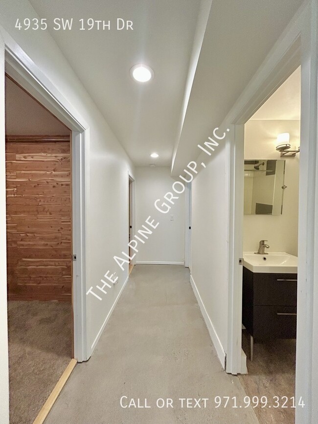Building Photo - 4935 SW 19th Dr