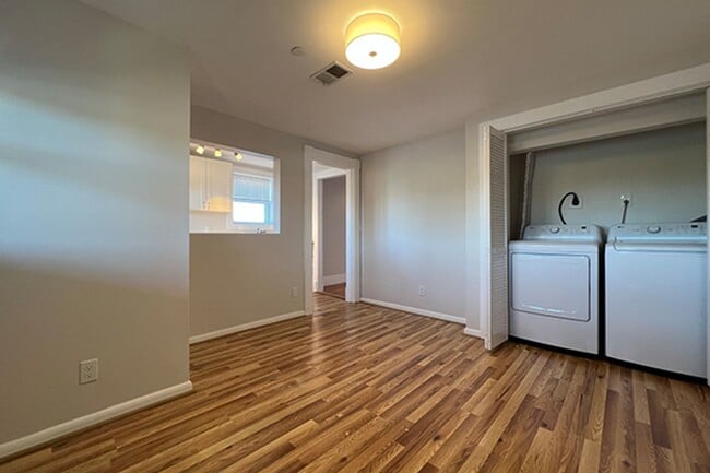 Building Photo - No Fee! Avl now! Renovated 3BR in downtown Beverly w/AC, laundry!
