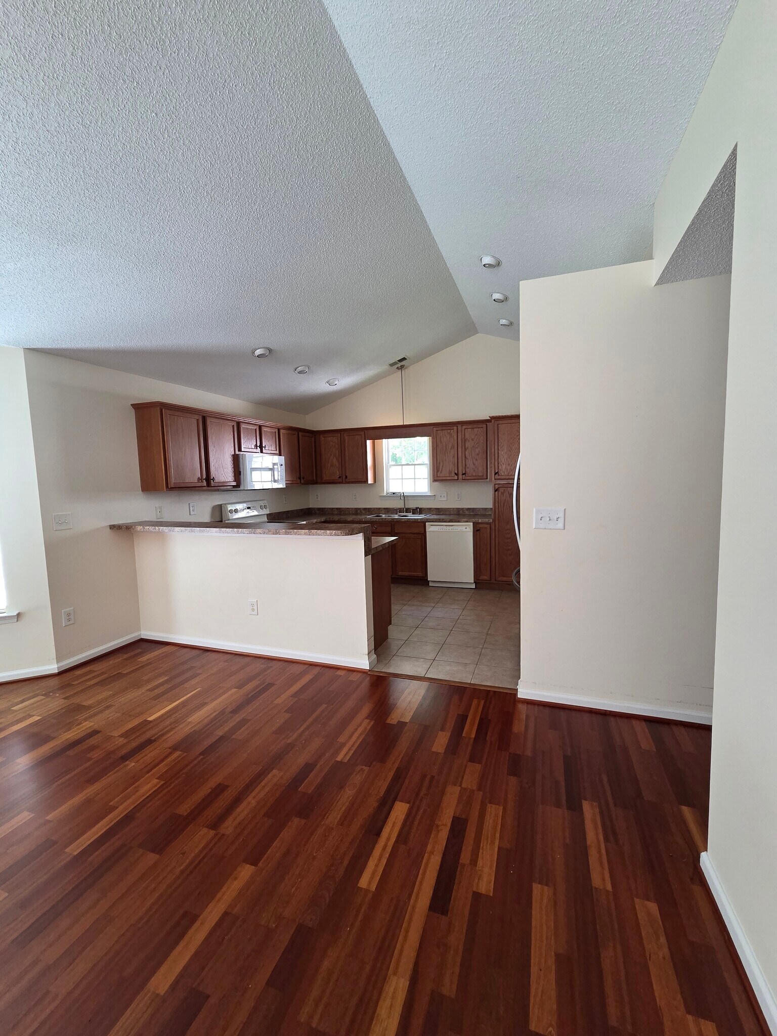 Building Photo - 593 Calypso Dr