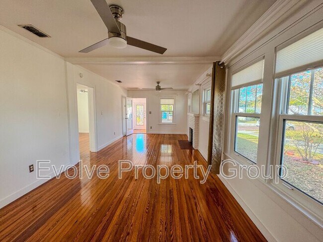 Building Photo - 931 Shine Ave