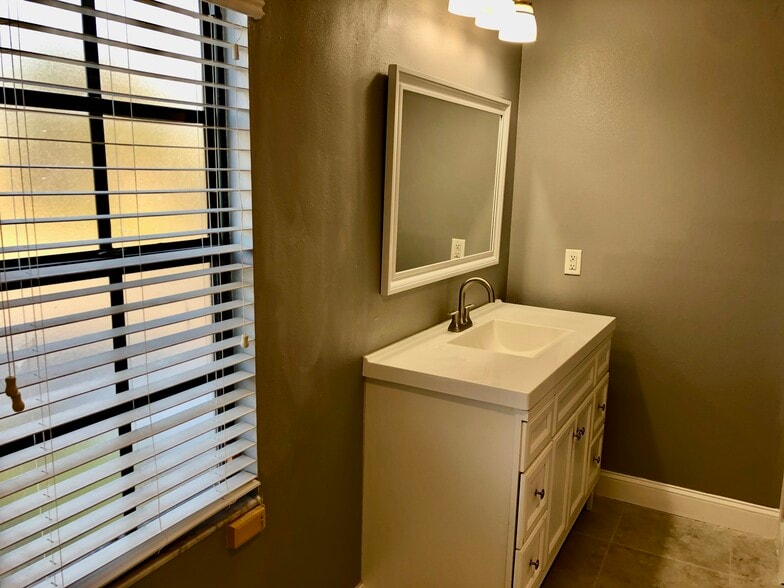 Building Photo - 3021 W Braddock St