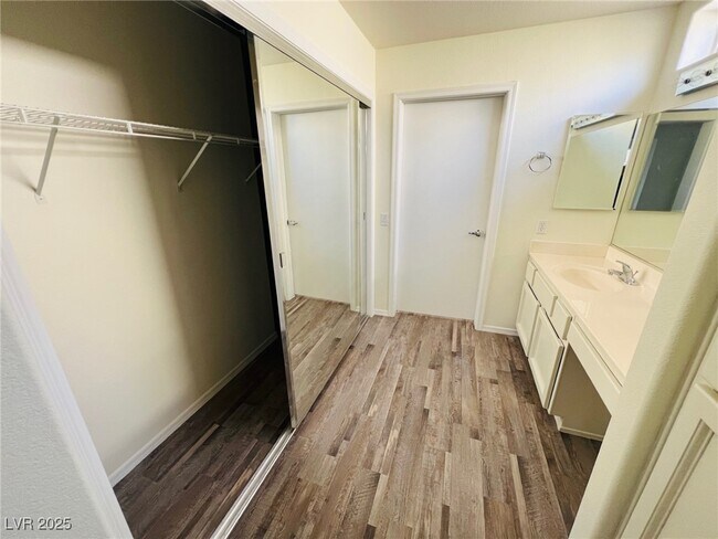 Building Photo - 10816 Clear Meadows Dr