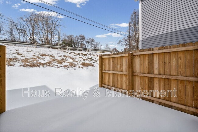 Building Photo - 839 Cumberland Dr