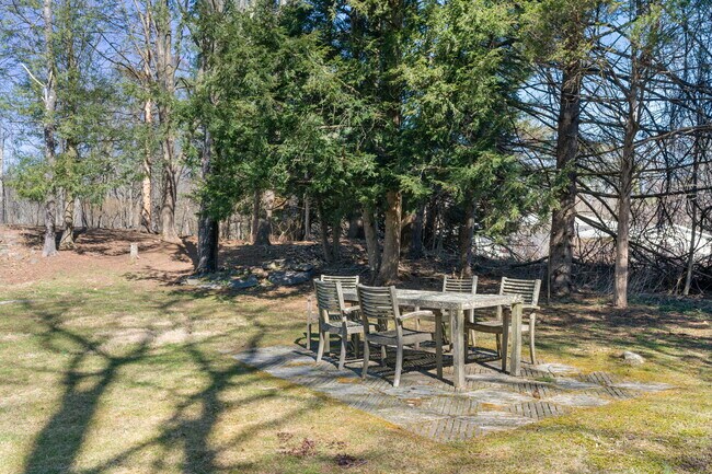 Building Photo - 17 Bruin Dr