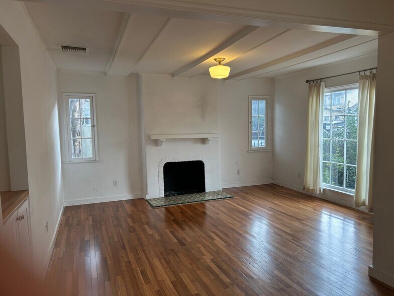 Building Photo - 2834 Denby Ave