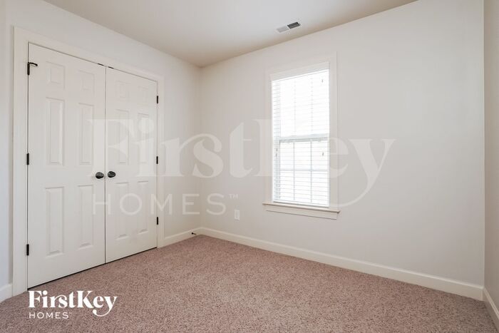 Building Photo - 121 Millwood Dr