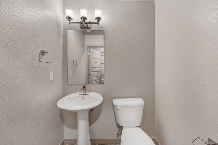 Building Photo - 6388 Nelson Ct