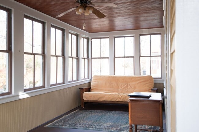 Building Photo - 4 Bedroom house conveniently located in Florence