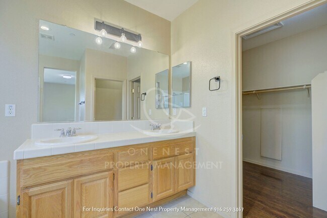 Building Photo - Lincoln Crossing; 4 bedroom in Gated commu...