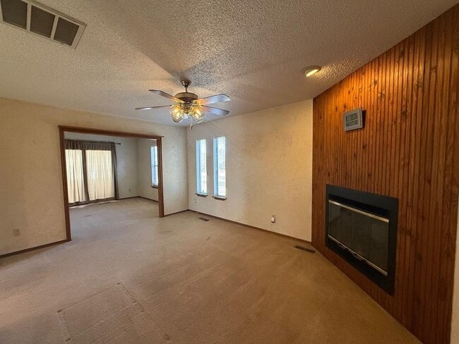 Building Photo - 1940 Ives Way Ln