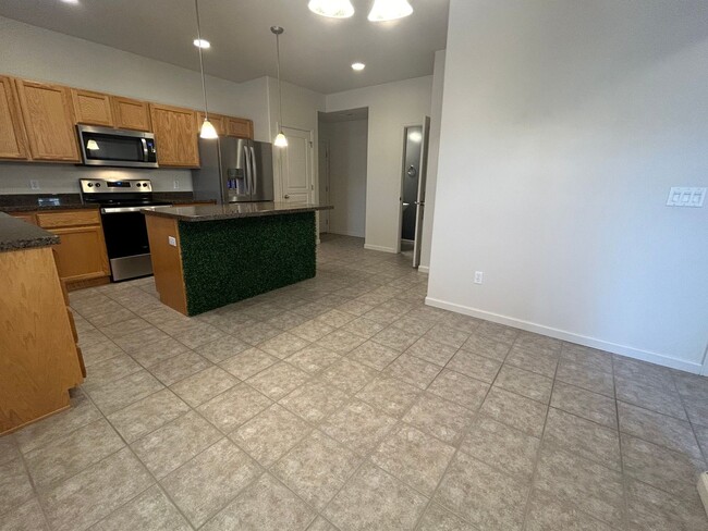 Building Photo - 2 Master Suites, 2.5 Bath Condo in West Jordan