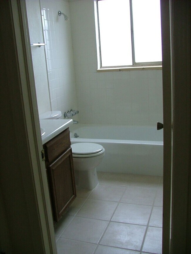 Building Photo - 2 bedroom near downtown Golden | Lots of natural light | Mountain views