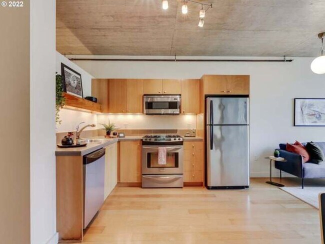 Building Photo - 1926 W Burnside St