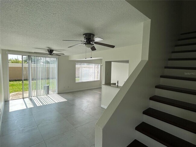 Building Photo - 202 Washington Palm Loop