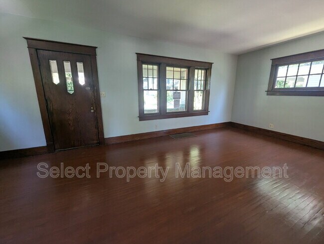 Building Photo - 2526 Hoagland Ave