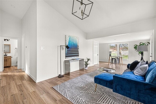 Building Photo - 710 S Pearl St