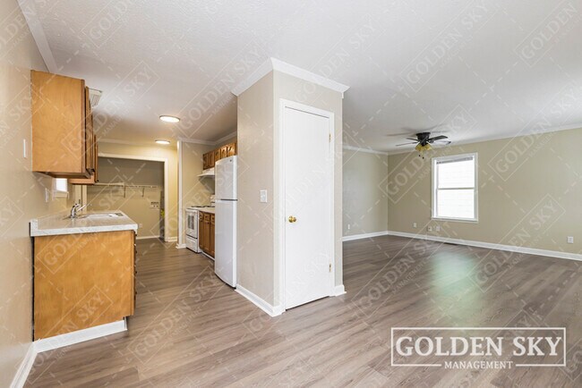 Building Photo - 1711 S Franklin St