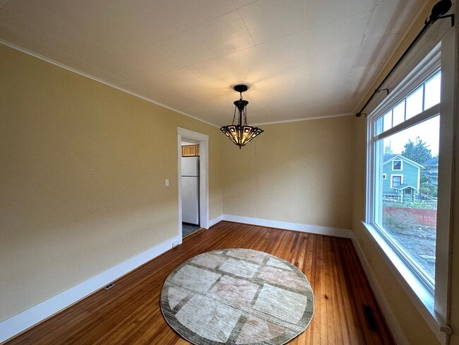 Building Photo - AVAILABLE NOW - 2 Bed 1.5 Bath Craftsman Home with Attached Garage & Office Space