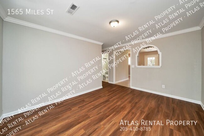 Building Photo - 1565 Miles St