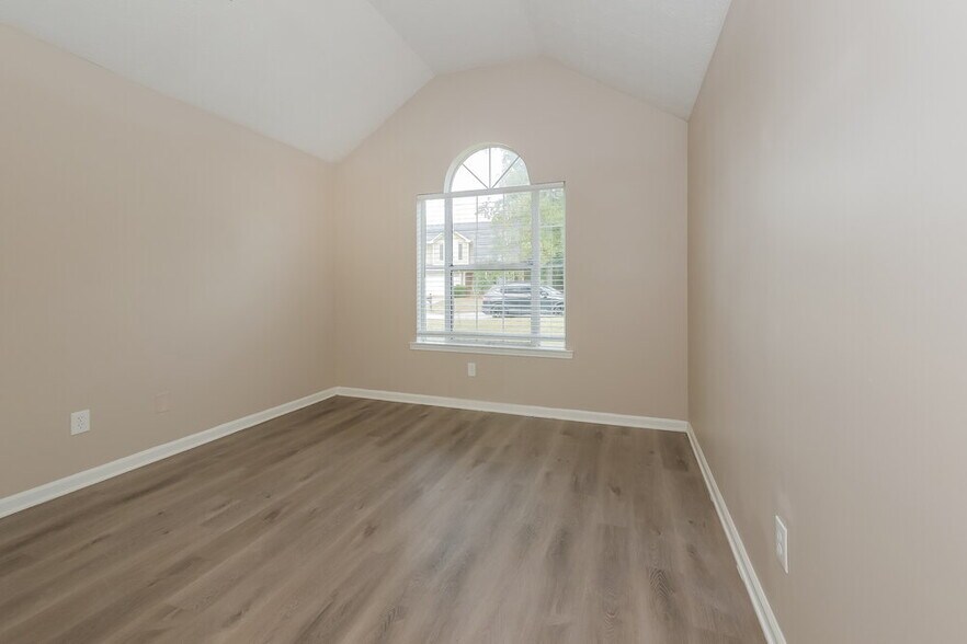 Building Photo - 2081 Wedgewood Dr