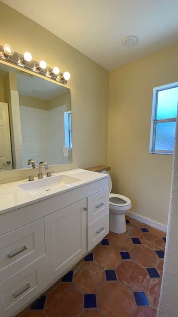 Building Photo - Small & Quaint Studio Tiny Home!! Fully Ti...