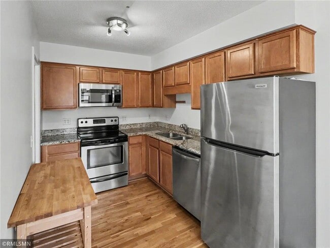 Building Photo - 2727 W 43rd St