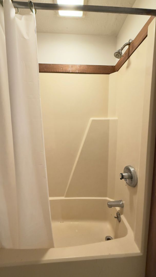 Building Photo - 233 S 4th St