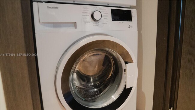 Building Photo - 398 NE 5th St