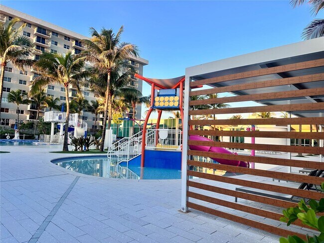 Building Photo - 9225 Collins Ave