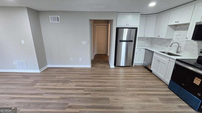 Building Photo - 3025 Mangum Dr