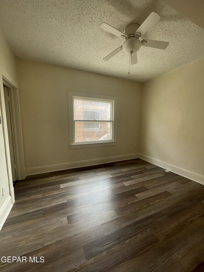 Building Photo - 3720 Chester Ave