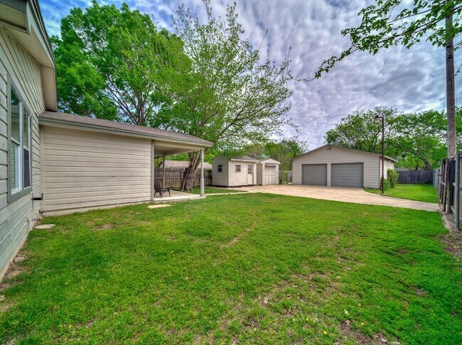 Building Photo - 3237 Olive Pl