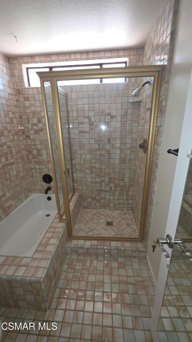 Building Photo - 2794 Parkview Dr