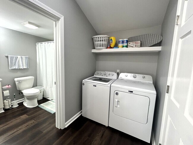 Building Photo - 512 S 6th St