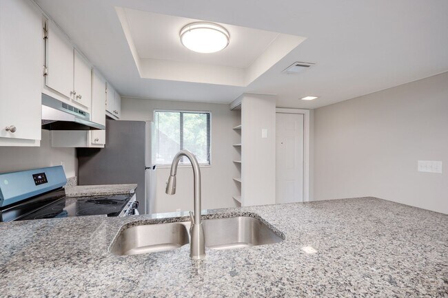 Building Photo - 503 Windsong Cir