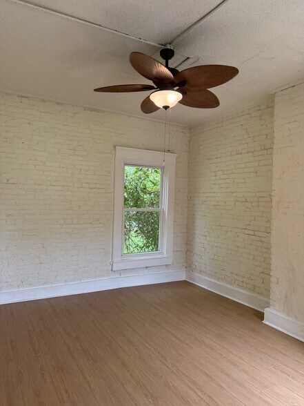 Building Photo - 2429 Griffiths Ave