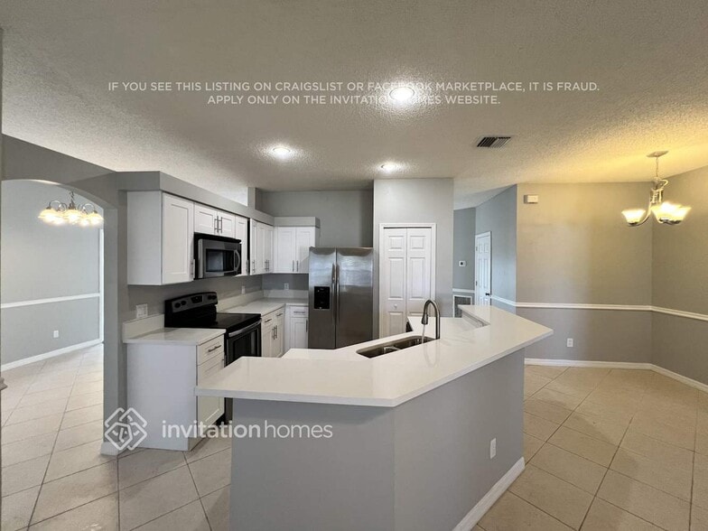 Building Photo - 1385 SE Proctor Ln