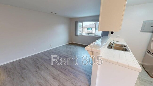 Building Photo - 668 Avenida del Platino