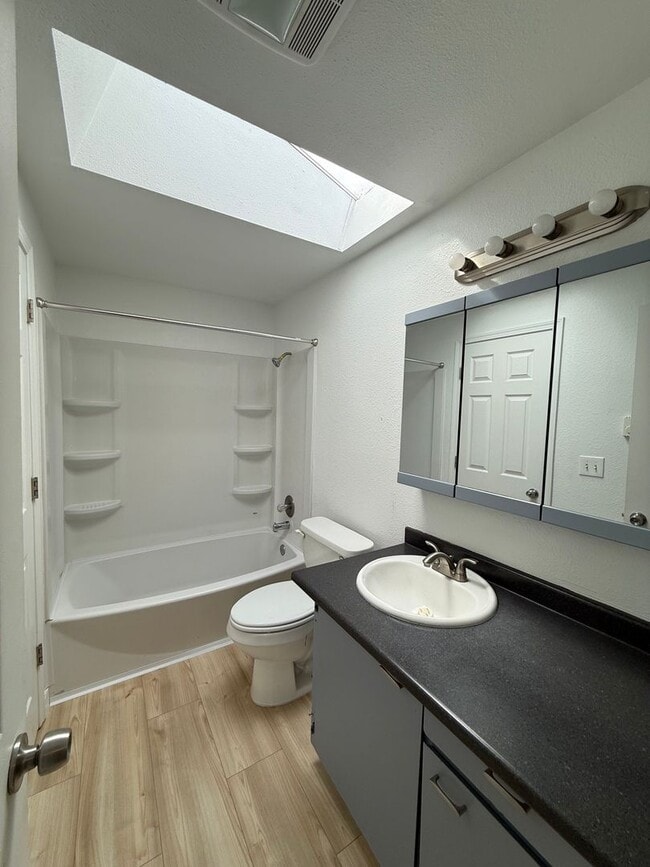 Building Photo - 1002 S 94th St