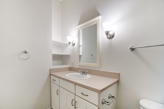 Building Photo - (Coming Soon) 1 Bedroom South End Condo!