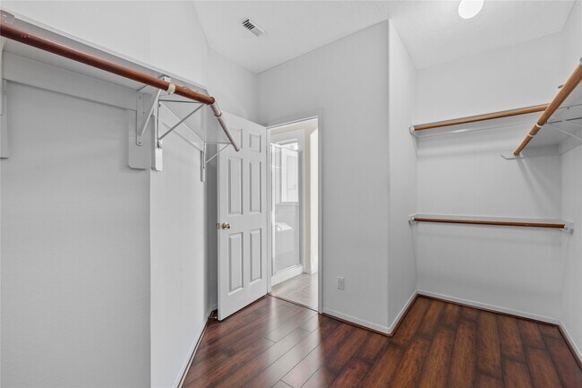 Building Photo - 1111 Blue Leaf Dr