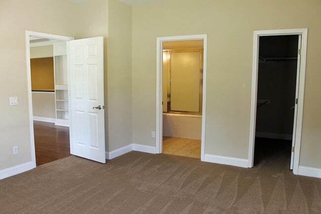 Building Photo - PRIVATE COMMUNITY IN HISTORIC POOLER