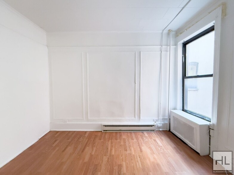 Building Photo - STARR STREET / Spacious Bushwick 2-Bed 1-Bath / Amazing Location