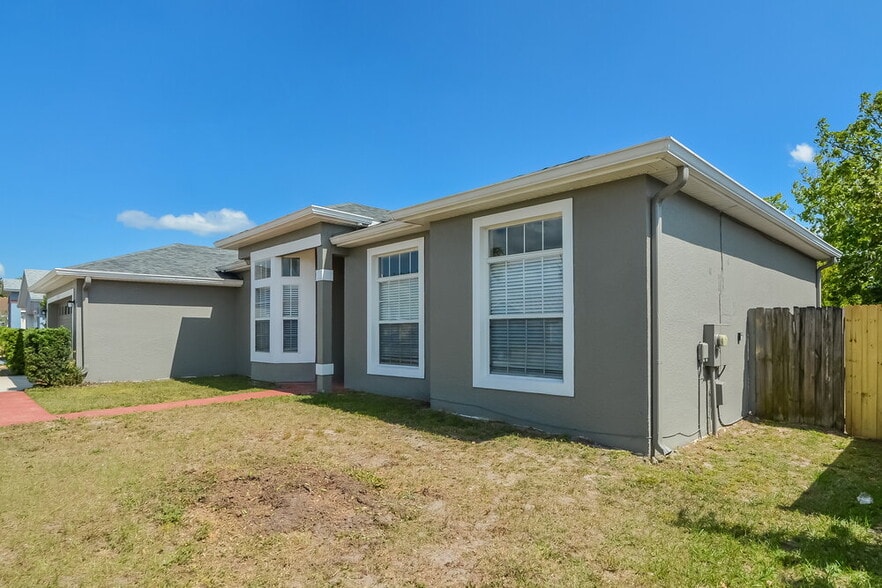 Building Photo - 717 Modena St