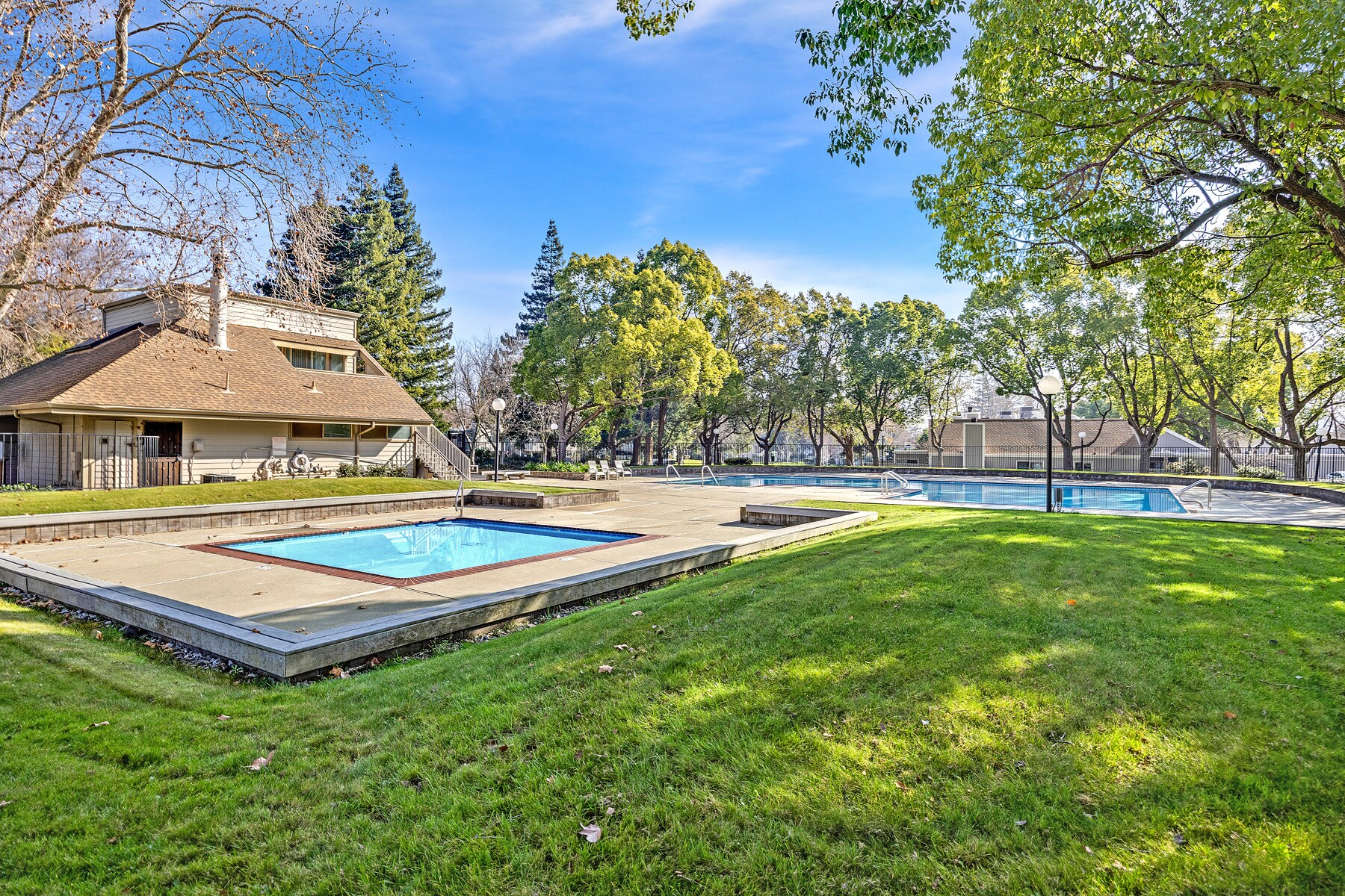 Building Photo - 7551 Maywood Dr