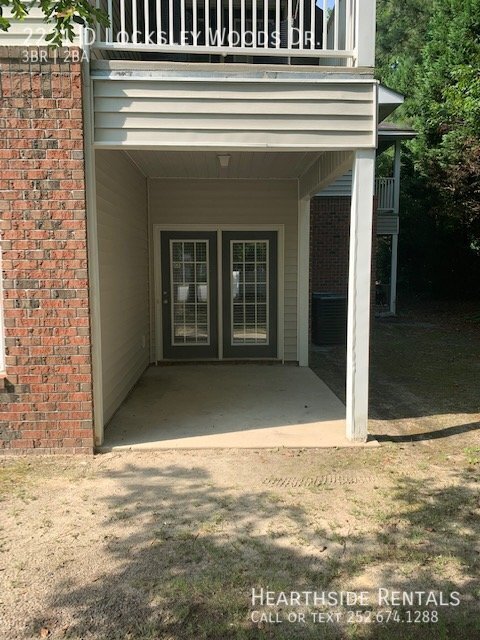 Building Photo - 2221 Locksley Woods Dr